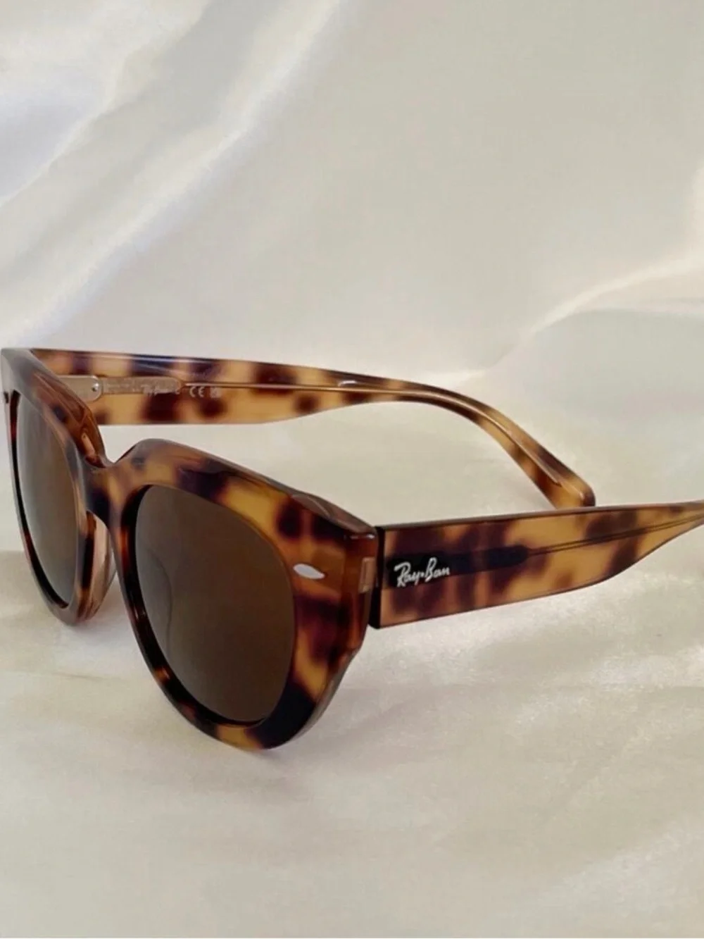 Ray-Ban NWT Tortoiseshell Cat Eye Sunglasses - Brown Tortoise Frame